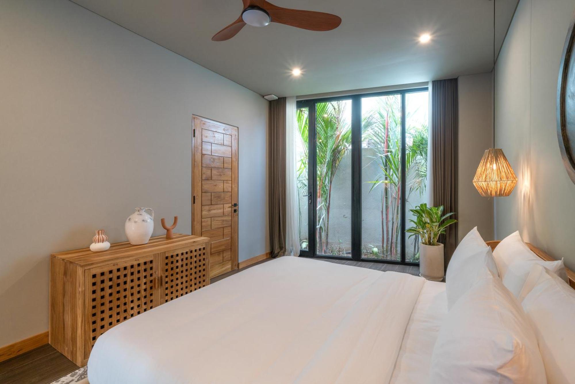 Villa Amanora - Magnificent 5Br Villa In Berawa Close To The Beach Canggu  Exterior photo